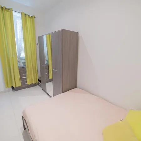Seashells 1 Min To Seafront & Sliema Apartment