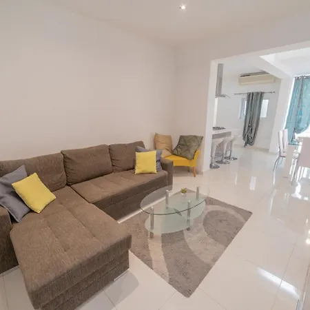 Seashells 1 Min To Seafront & Sliema Apartment