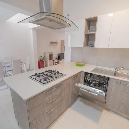 Apartment Seashells 1 Min To Seafront & Sliema