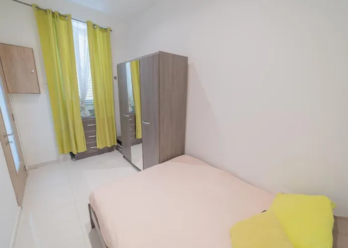 Seashells 1 Min To Seafront & Sliema Apartman