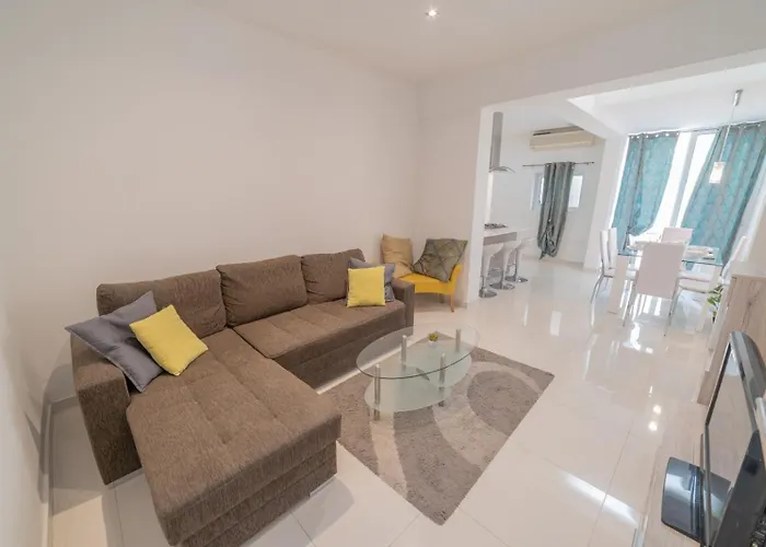 Seashells 1 Min To Seafront & Sliema Apartman