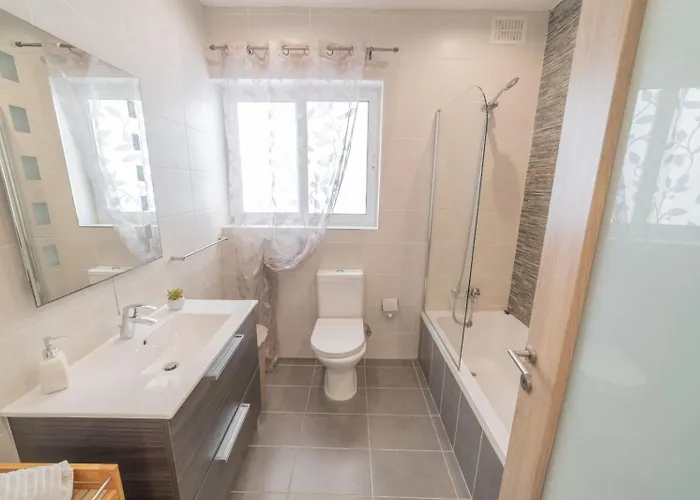 Seashells 1 Min To Seafront & Sliema Apartman *